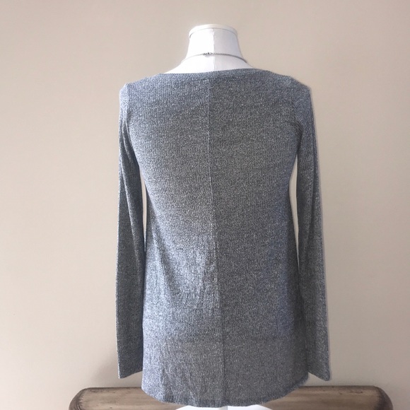 HOLLISTER “MUST HAVE COLLECTION” GRAY SHIRT - Picture 2 of 8